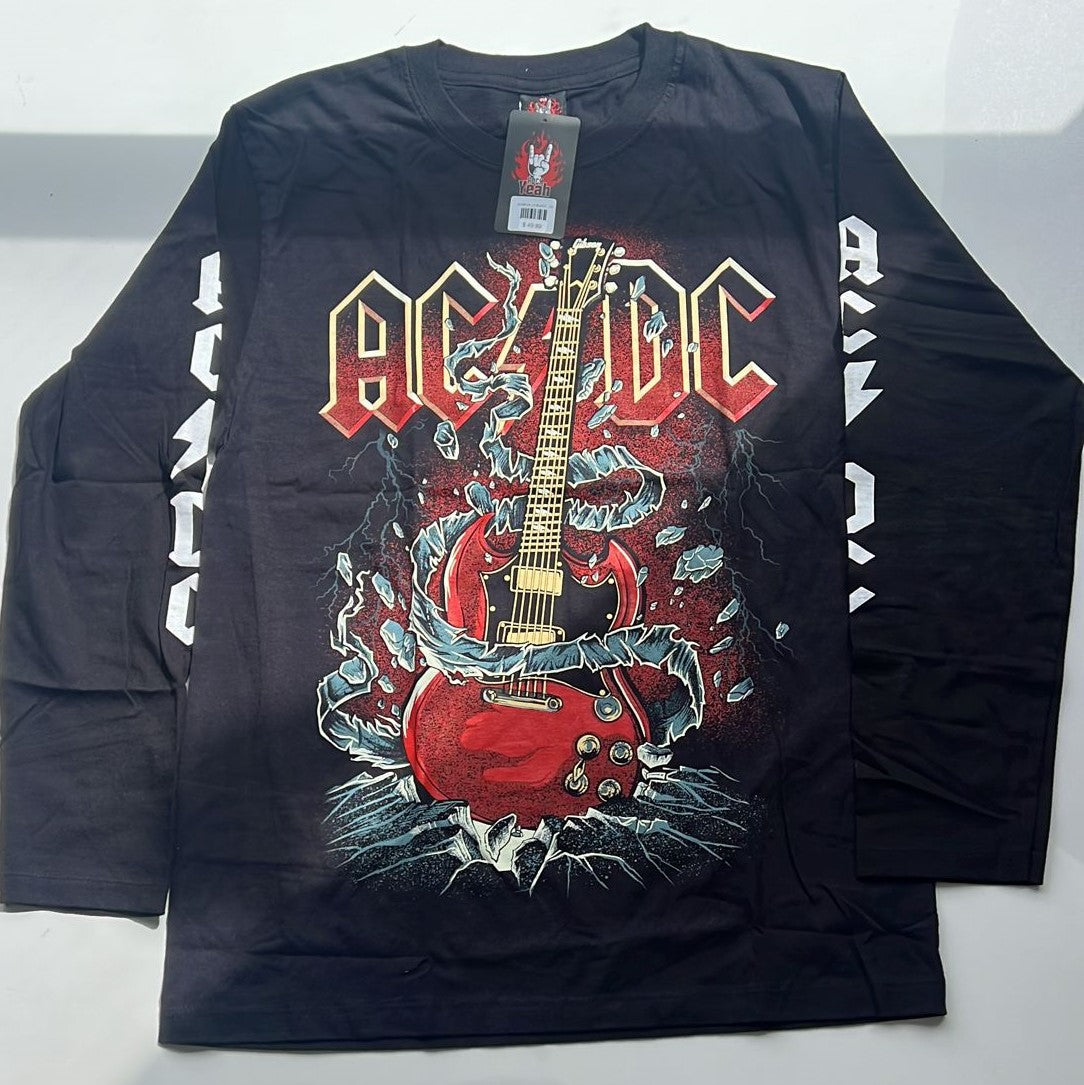 AC DC Thunderstruck tour shirt in black with electric guitar graphic and lightning design